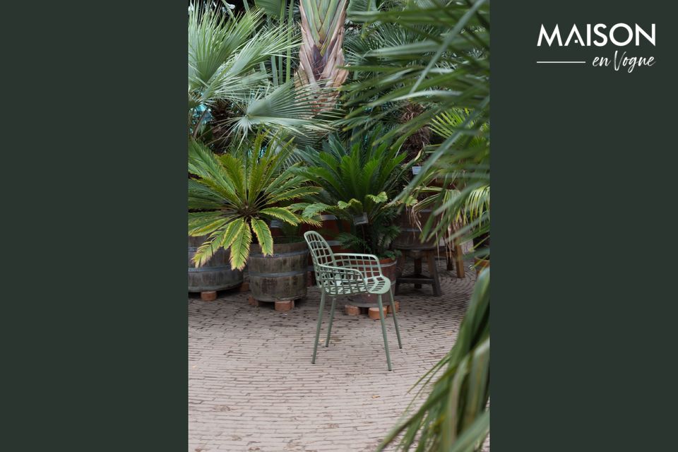 La poltrona Albert Kuip Vert Jardin è ideale per rilassarsi al sole