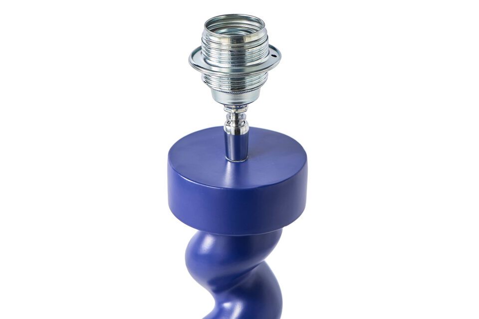 La base della lampada Twister è realizzata in alluminio verniciato a polvere ed è certificata CE