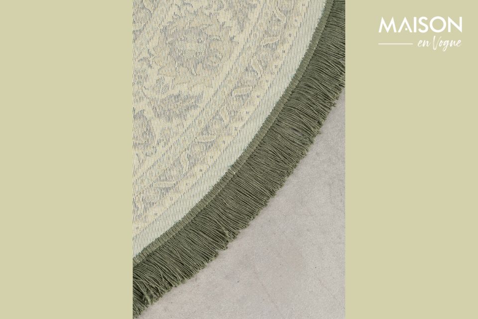 Tessuto a macchina con le tecniche più moderne, questo tappeto è realizzato in cotone e poliestere