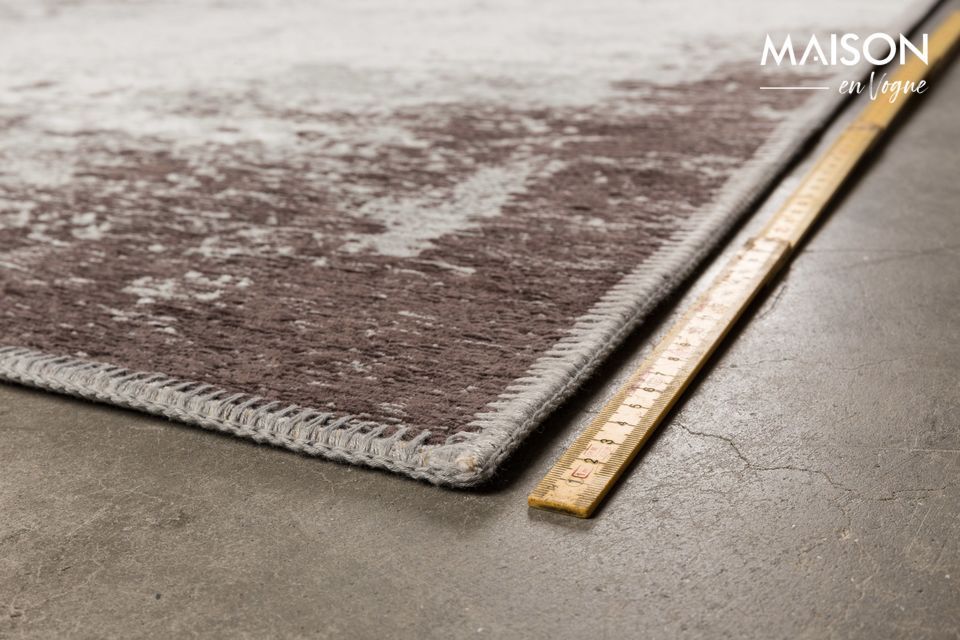 Il tappeto Caruso di Dutchbone offre ora il contrasto audace tra lo stile industriale e l\'usura