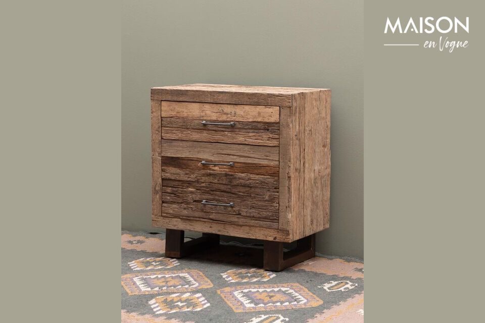 Scoprite l\'eleganza sostenibile con la nostra cassettiera in legno recuperato