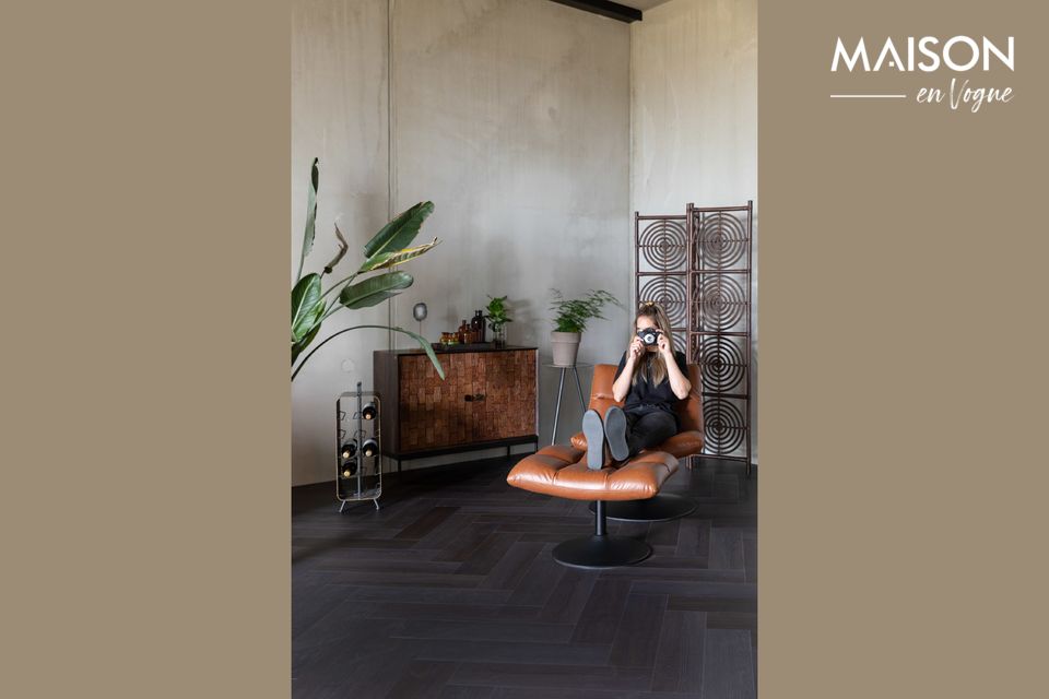 Credenza in metallo e legno intagliato