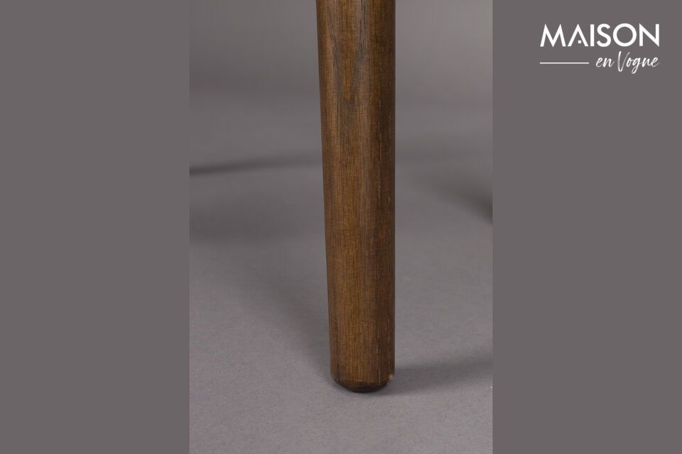 La combinazione di questo legno dalle tonalità delicate e il suo design ispirato agli anni \'50