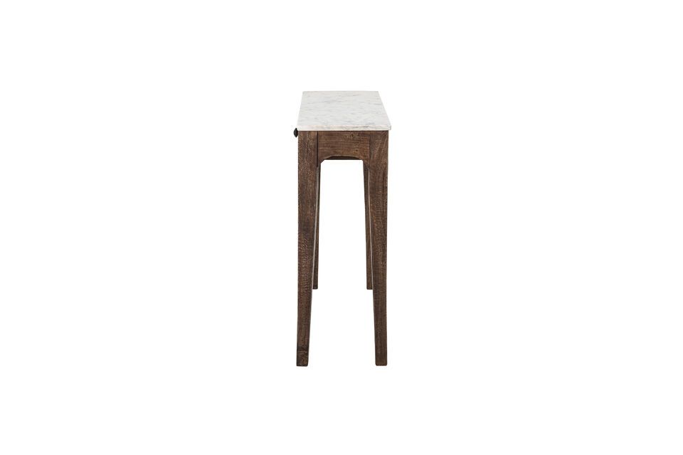 Con le sue dimensioni ben studiate (L79 x H76 x P28 cm)