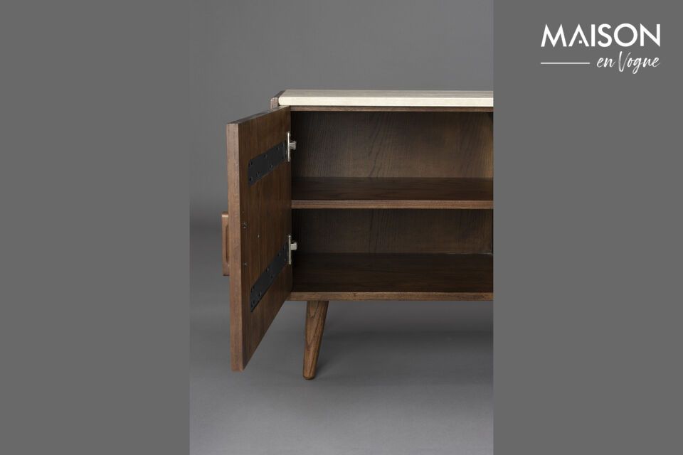 La credenza in legno beige Arda è un pezzo che incarna la morbidezza di un interno vintage