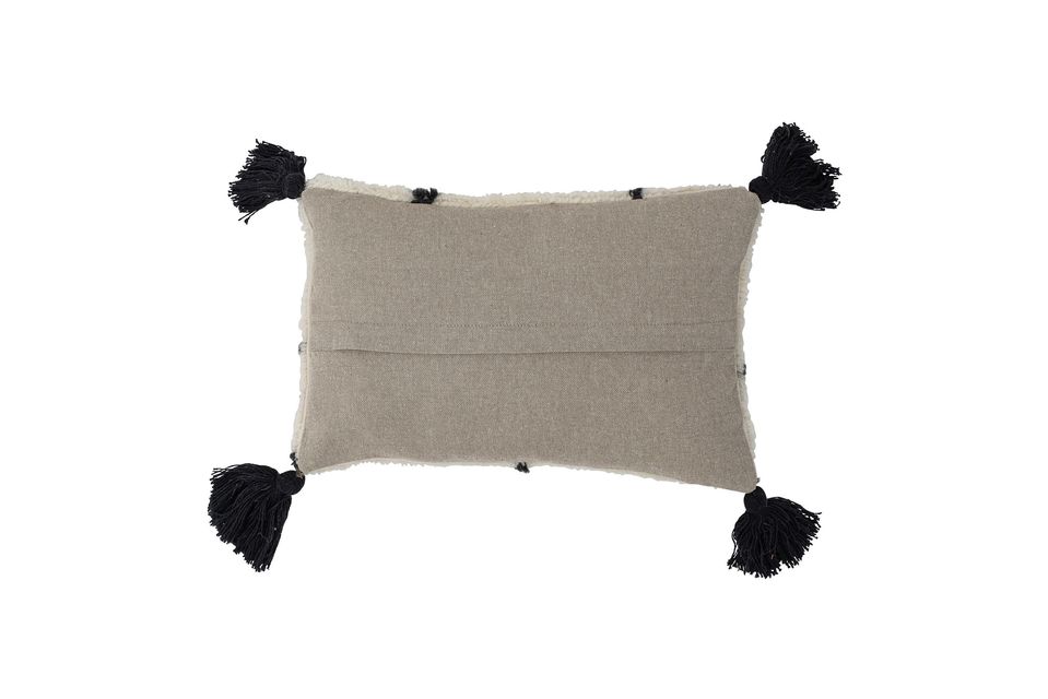 Il cuscino Ayn di Bloomingville è un piccolo cuscino rettangolare realizzato in misto lana