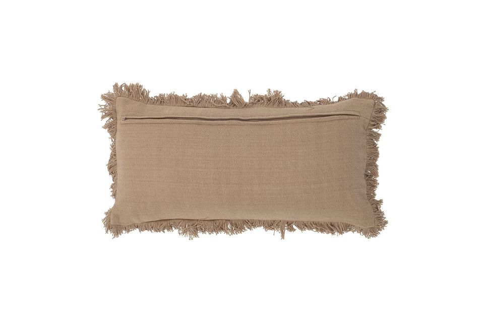 Il cuscino Risca di Bloomingville è realizzato al 100% in cotone e ha un bellissimo colore naturale
