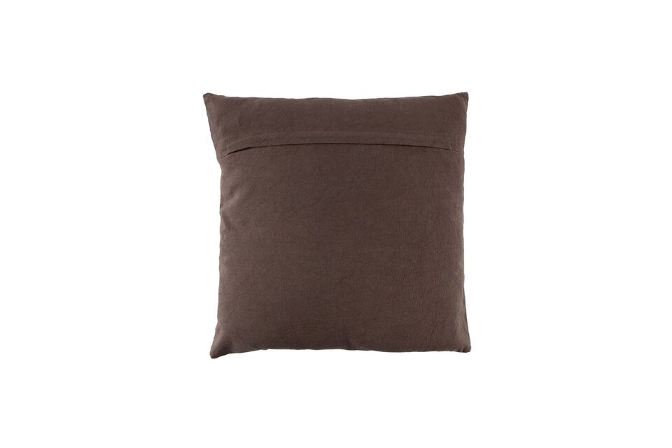 Il cuscino misura H 45 x L 45 cm ed è sfoderabile con una pratica cerniera