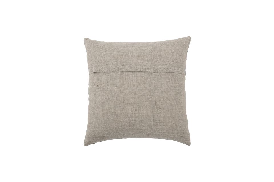 Il cuscino Datta di Bloomingville è realizzato in lino, un tessuto molto speciale