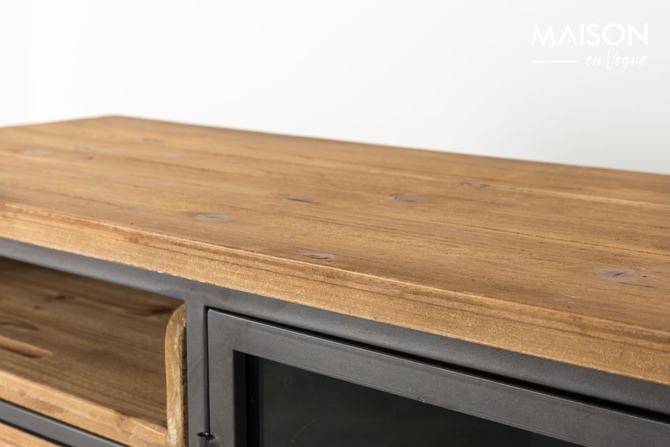 Un'elegante credenza che combina legno e metallo