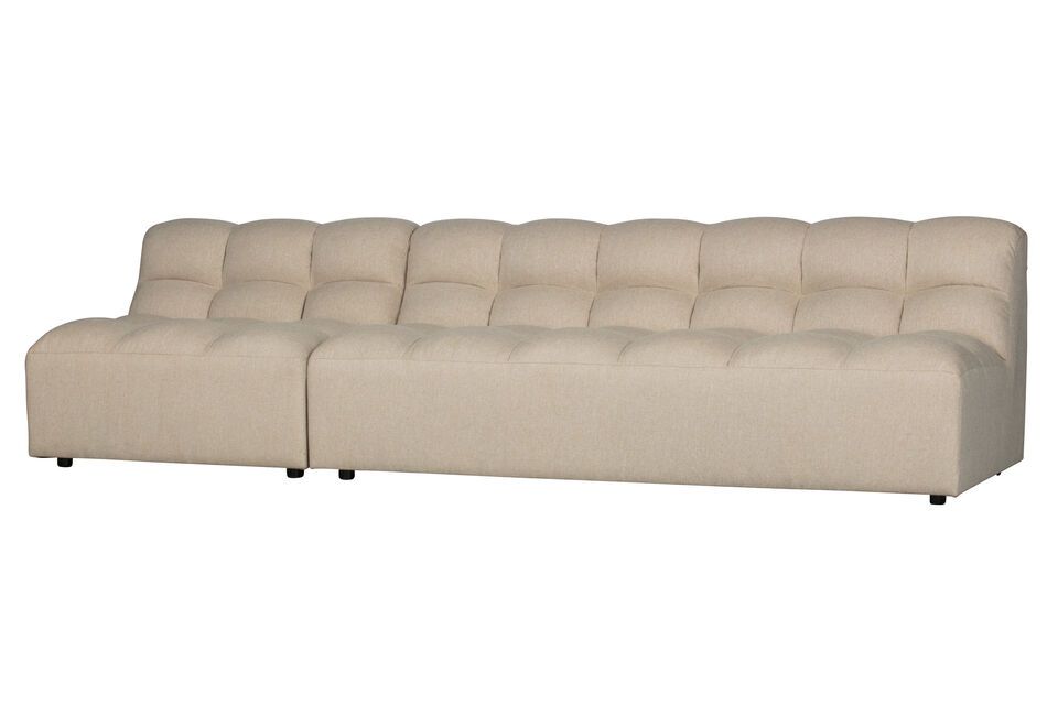 Il divano è disponibile in una varietà di colori e design per adattarsi a tutti gli stili di