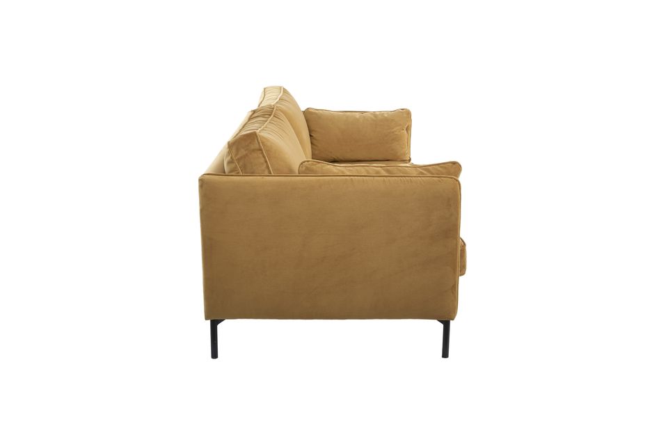 Questo divano a due posti è progettato per un benessere ottimale e offre un\'accoglienza morbida e