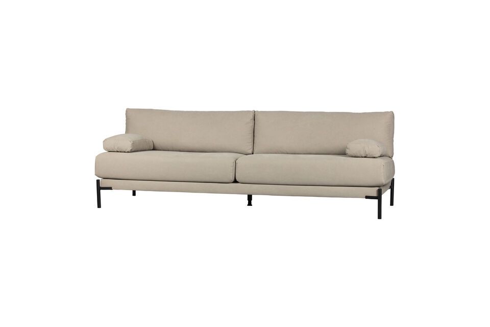 Semplicità e comfort sono i punti di forza di questo divano del marchio olandese vtwonen