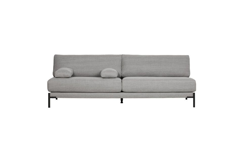 Questo divano è rivestito con un tessuto di cotone e lino