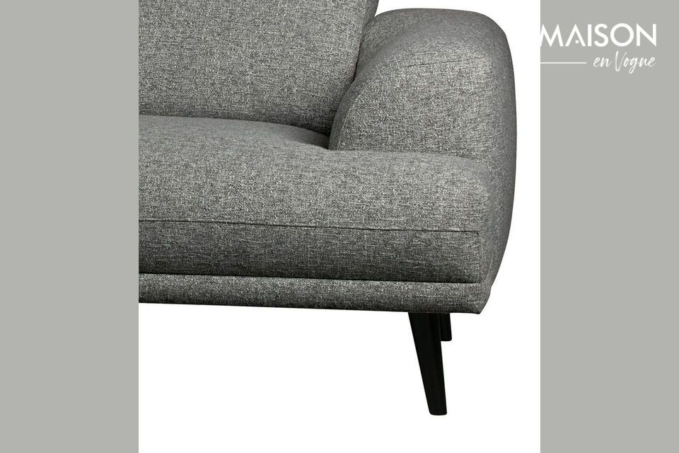 Realizzato in un tessuto resistente, il divano Brush è la scelta perfetta per le famiglie attive