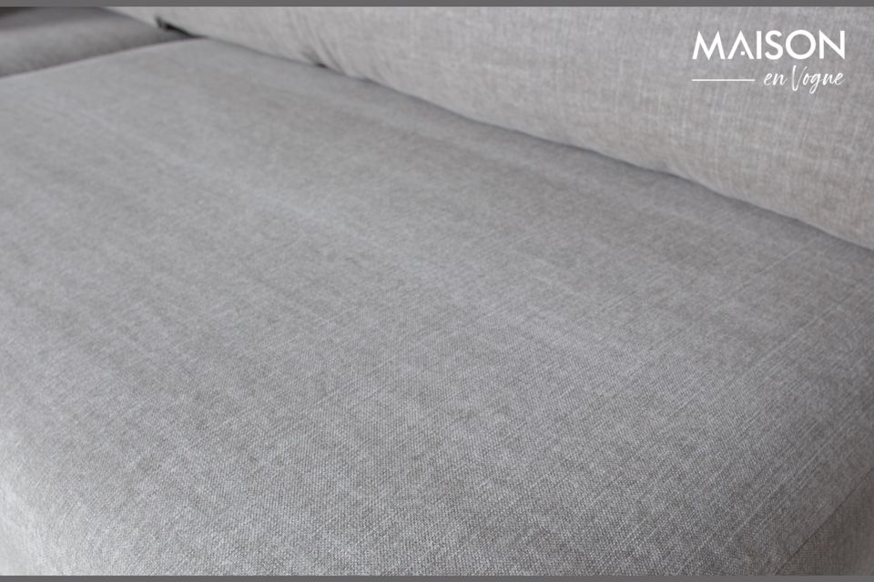Il divano grigio chiaro a 3 posti Sleeve appartiene alla collezione del marchio olandese VTwonen