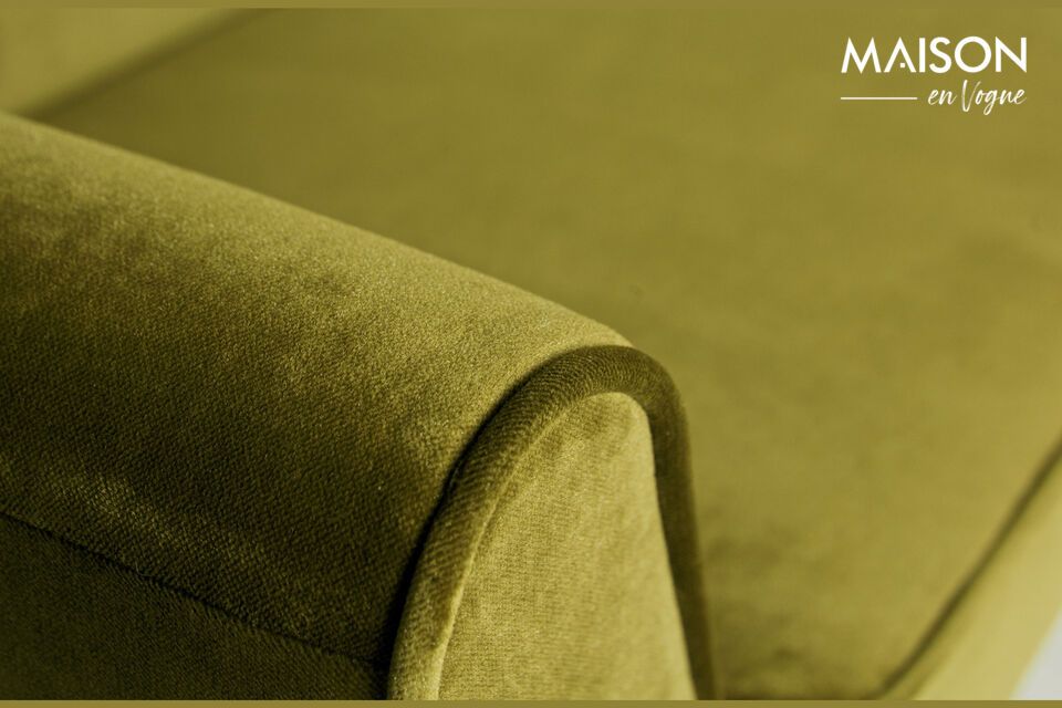 Il divano dal design puro di WOOD è un pezzo che aggiungerà carattere alla vostra casa