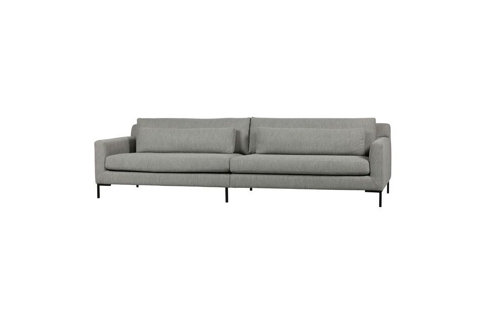 L\'altezza della seduta di questo divano è di 44 cm