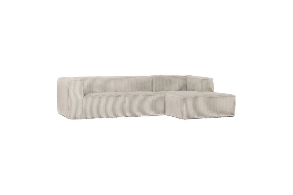 Questo lussuoso divano angolare destro offre un comfort eccezionale per un profondo relax