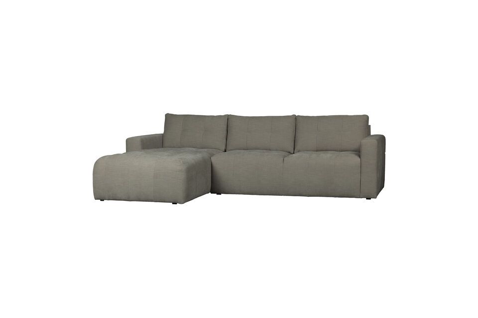 Rivestito in un morbido tessuto sfumato, questo divano sarà il fulcro del vostro spazio relax
