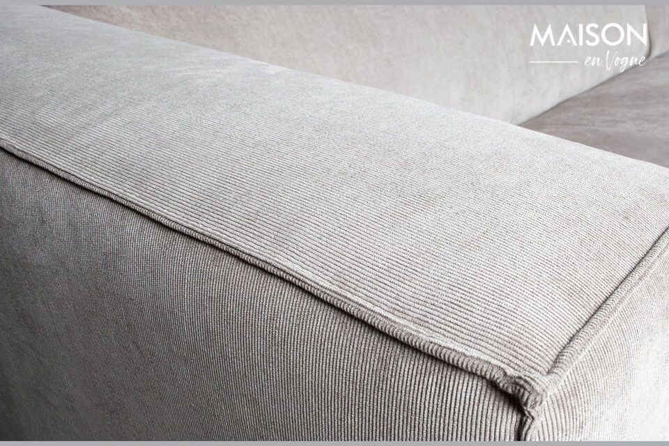 Il divano angolare Lazy offre un design elegante e raffinato che darà un tocco moderno alla vostra