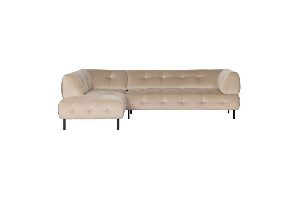 Questo divano angolare è attraente e di dimensioni generose