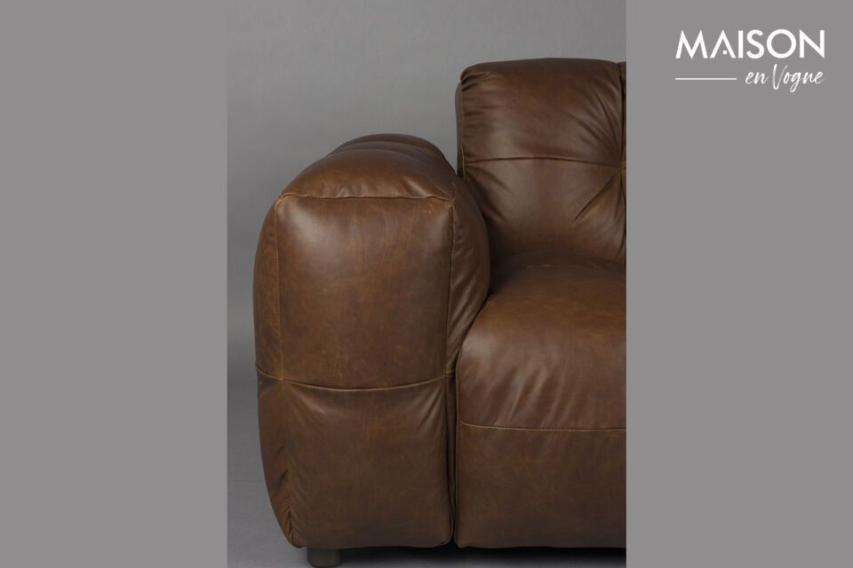 Comfort retrò e calda modularità.