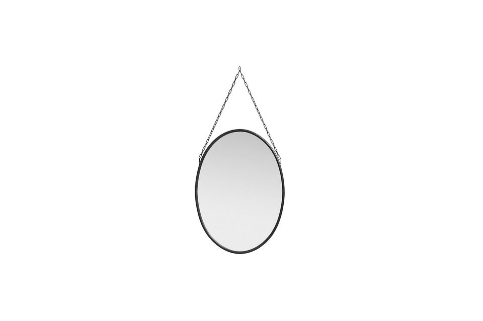 Uno specchio ovale bordato di nero
