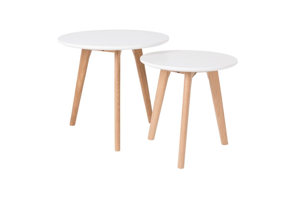 Questi due tavoli sono composti solo da gambe in rovere massiccio e piano in medium laccato bianco