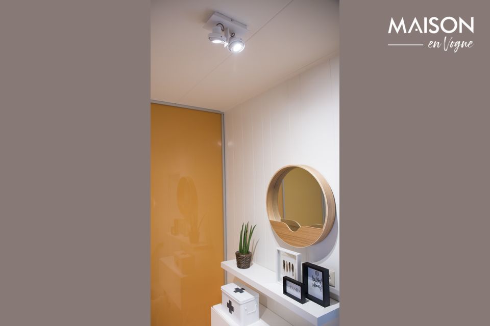 Un'applique a parete per luce naturale e design moderno