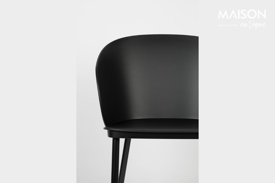 Modernizzate i vostri interni con la sorprendente sedia Gigi All Black e il suo design elegante e