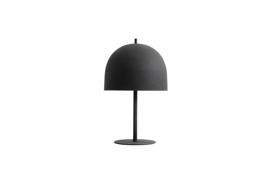 Questa bella lampada del marchio Nordal è realizzata in metallo laccato nero opaco