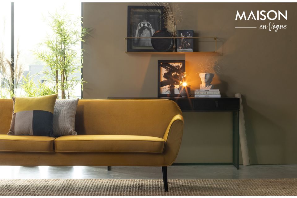 Grande divano a 4 posti dal design moderno