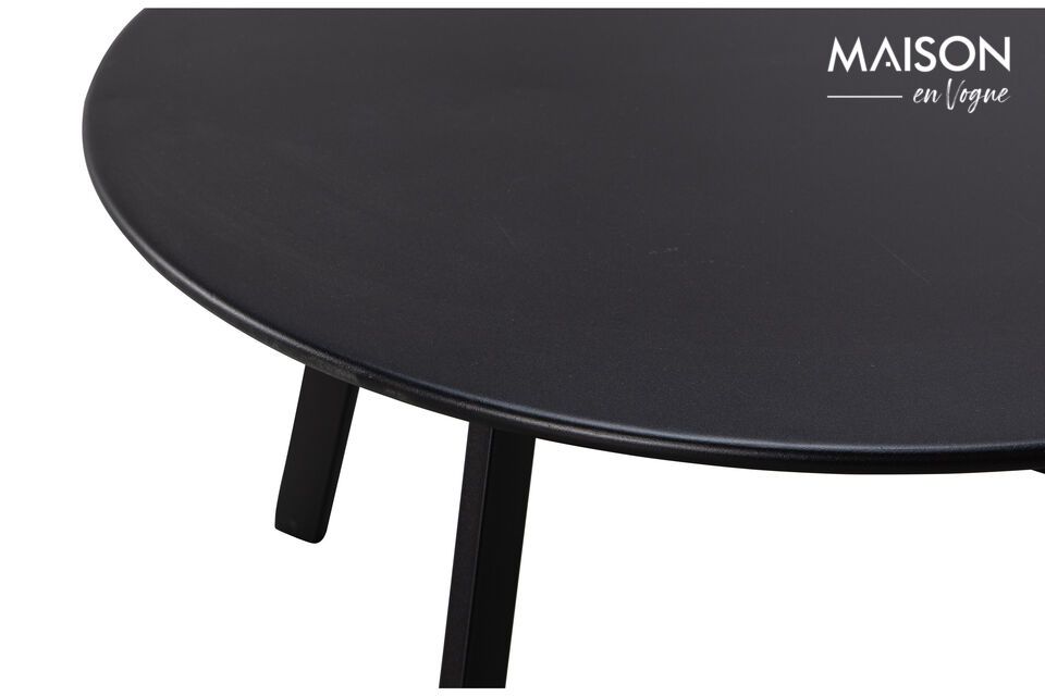 Il tavolino è disponibile in una gamma di colori e dimensioni che si adattano perfettamente al