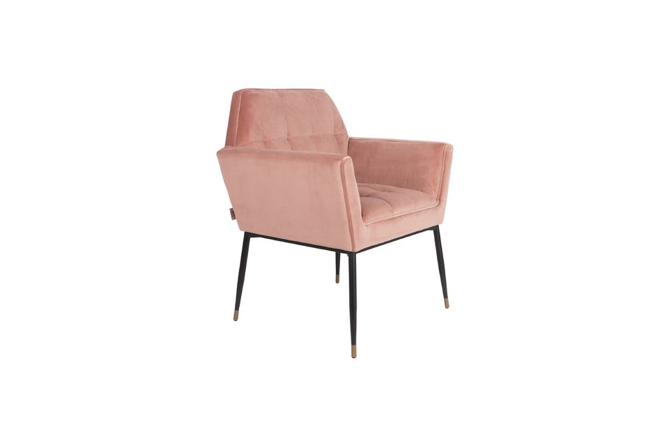 La texture vellutata di questa poltrona Kate porta un grande comfort oltre a una seduta morbida