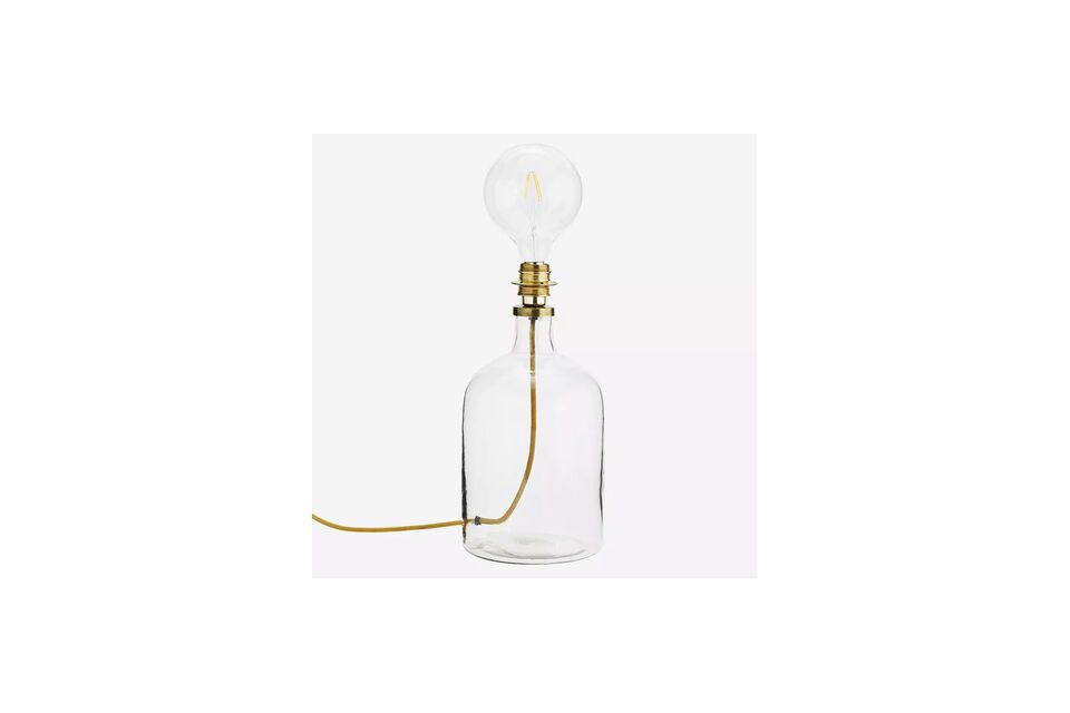 Il design accurato mette in risalto anche il cavo minimalista, aggiungendo un tocco di raffinatezza