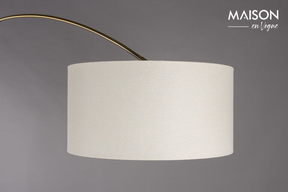 Immergetevi in un\'atmosfera calda e raffinata con la lampada da terra in ferro beige Archie
