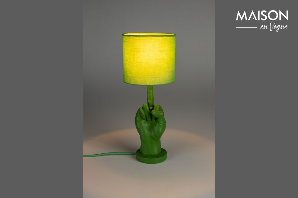 Il materiale in resina si presta a un gioco di texture e offre una robustezza apprezzata negli