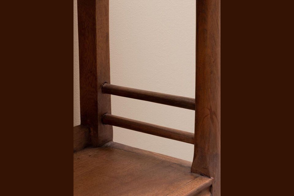 La sua struttura in legno di mango
