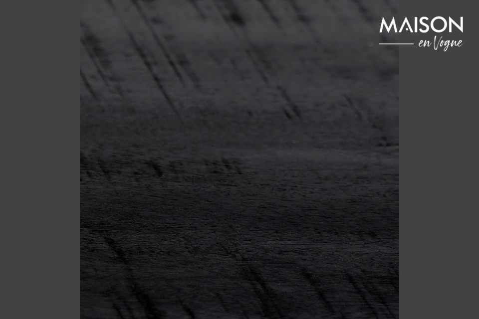 Una panca moderna che combina legno e metallo