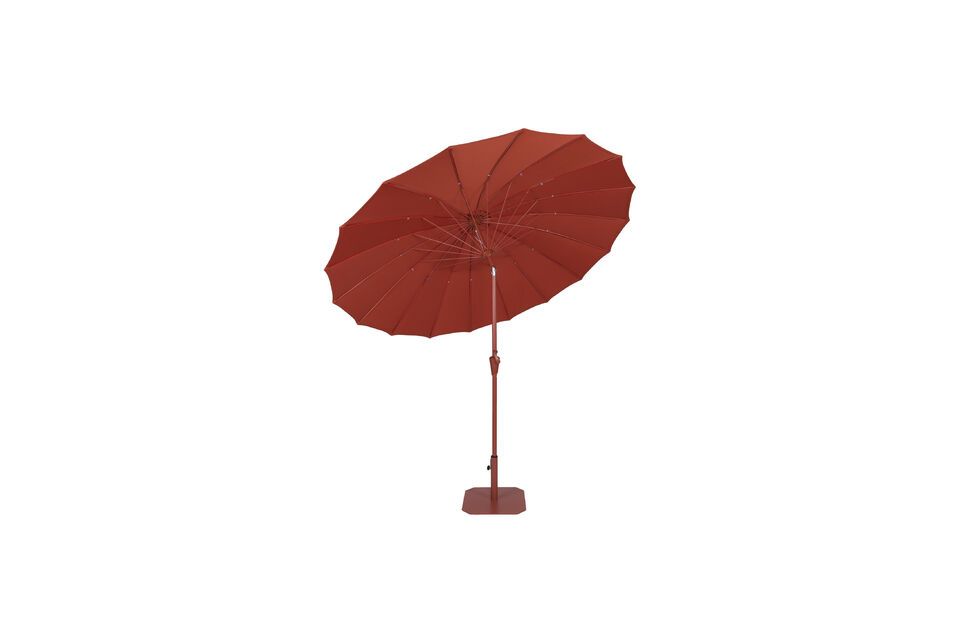 Questo ombrellone dalle dimensioni generose (250x250x235 cm) è più di un semplice accessorio: è