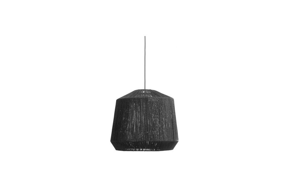 Questa lampada a sospensione ha un paralume con un diametro di 55 cm