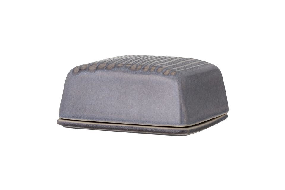 Il portaburro Raben di Bloomingville è un elegante contenitore in gres grigio con linee sfumate