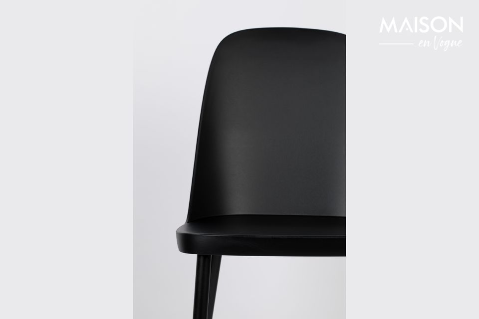 Una sedia ideale che combina perfettamente design e comfort