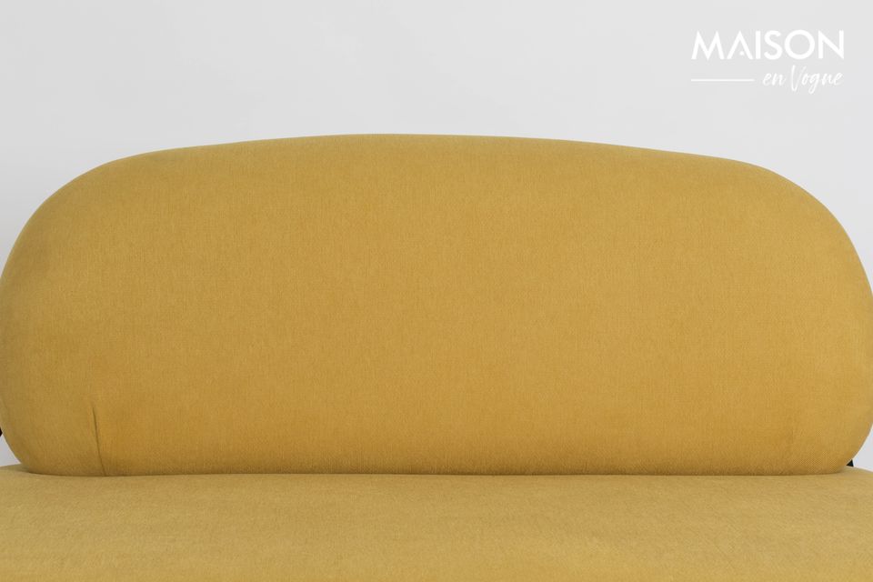 Il divano Polly giallo è un pezzo di qualità che offre un comfort incomparabile