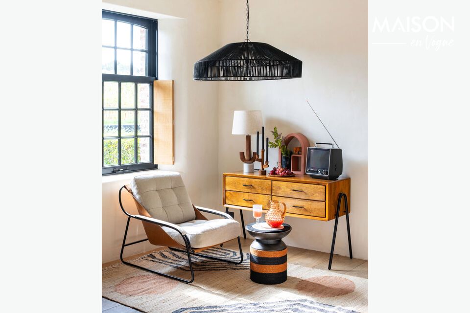 Questa poltrona non è solo un oggetto decorativo, ma una promessa di durata