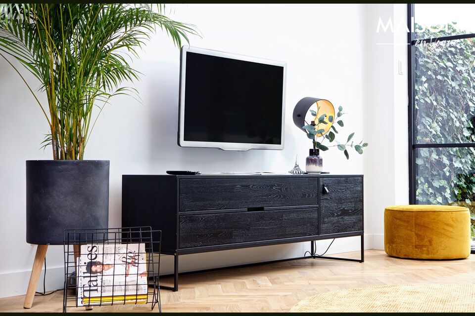 Un porta TV in legno e metallo, elegante e moderno.