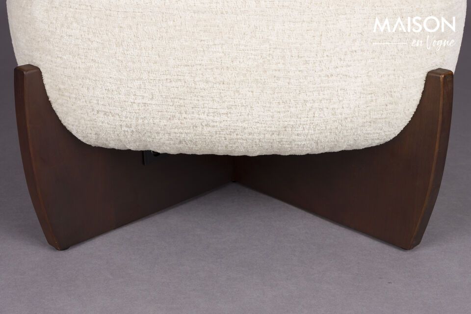 Il pouf in tessuto beige Emilius evoca una pausa intima in un mondo contemporaneo e accogliente