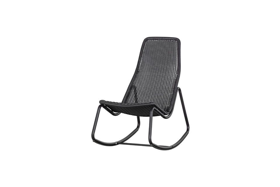 Con il suo design impermeabile in rattan nero