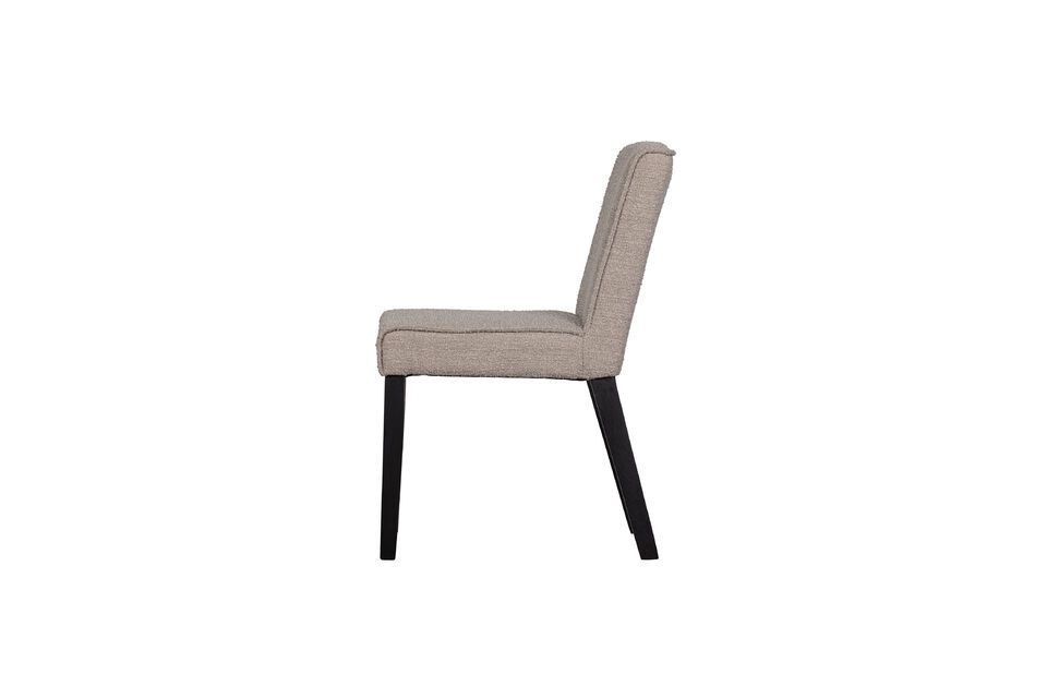 Questa sedia moderna e robusta è rivestita in un tessuto loop di tendenza con una classificazione